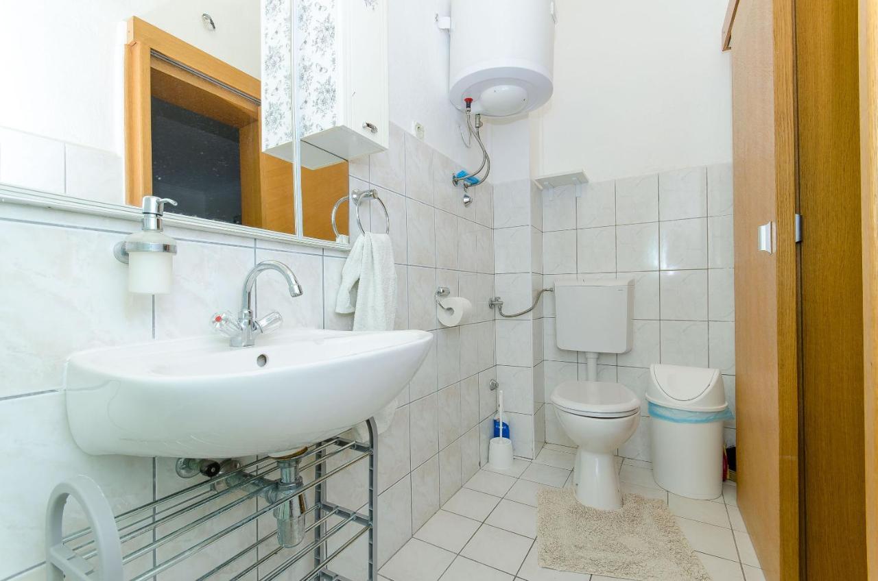 Rooms Nikola Tučepi Eksteriør bilde