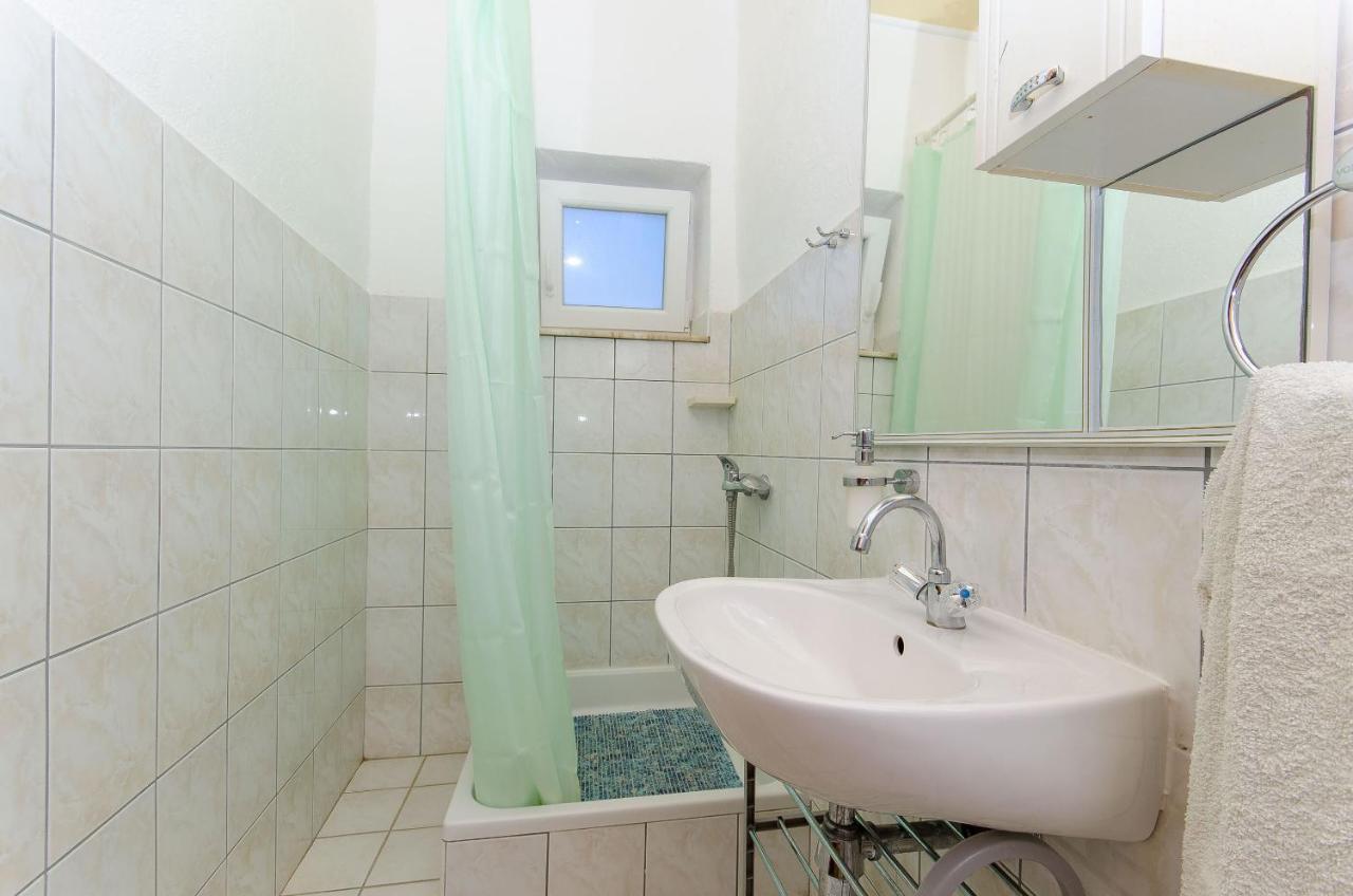 Rooms Nikola Tučepi Eksteriør bilde