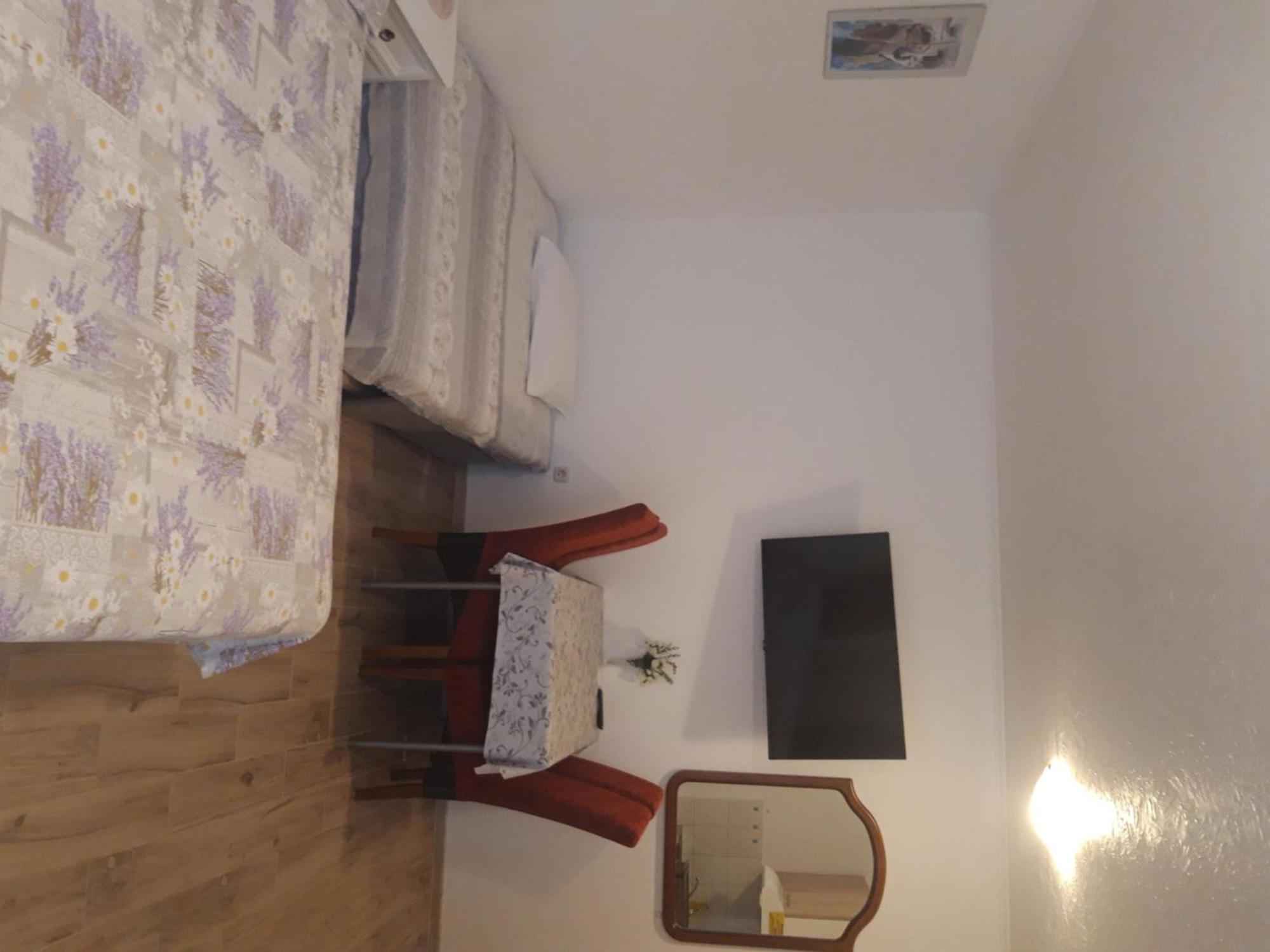 Rooms Nikola Tučepi Eksteriør bilde